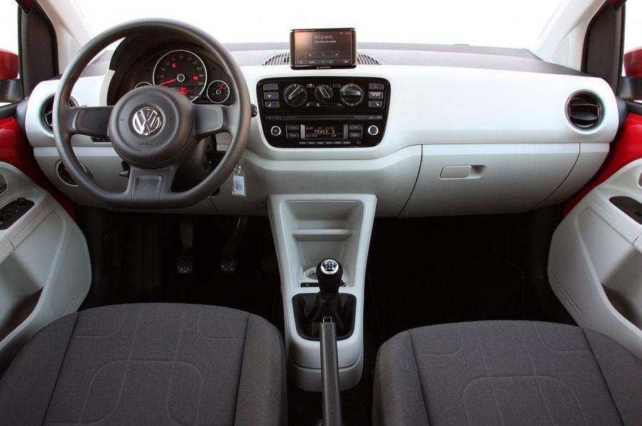  Volkswagen up! 2011 года  (фото 82 из 173)